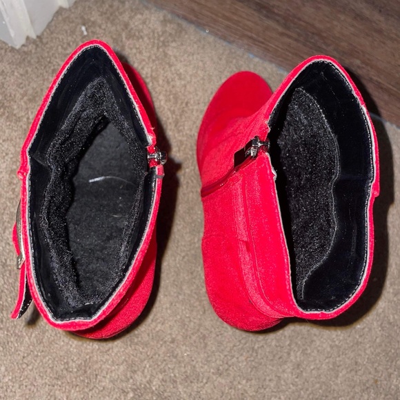 Absolutely Fierce Pair of Red Velvet-like Boots Size 38 (7.5 US) - Picture 2 of 6